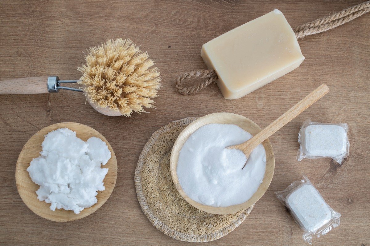 Tabletten voor zelfgemaakte vaatwasser: de eenvoudige handleiding met 5 ingrediënten en een ijsblokjeshouder